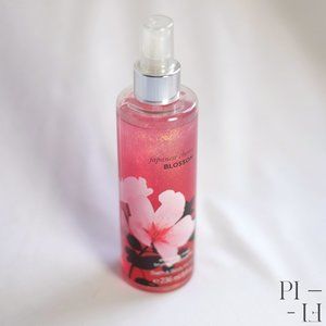 Bath and body works cherry blossom shinny mist